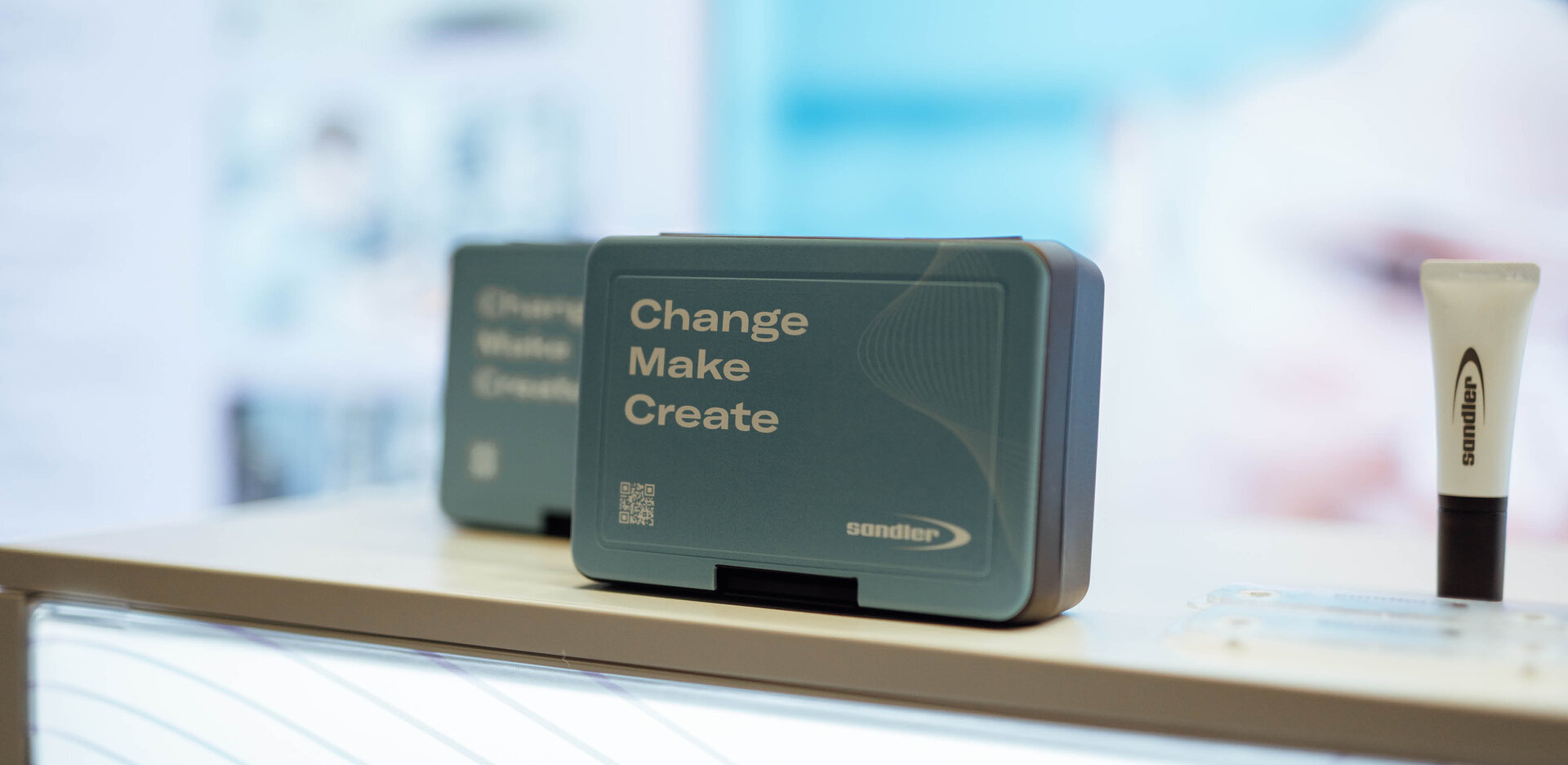 Boxen Change Make Create | Messestand | Sandler Group